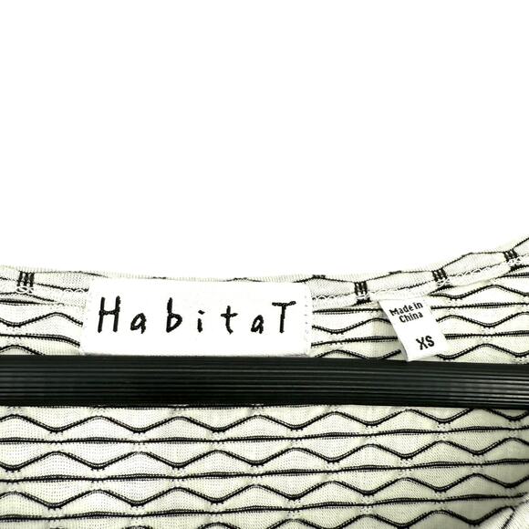 Habitat Sz Medium Super Stretchy Wearable Art Black White Blouse Shirt Top Cozy - Picture 2 of 7